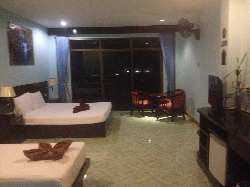 Feng Shui House Hotell Patong Exteriör bild
