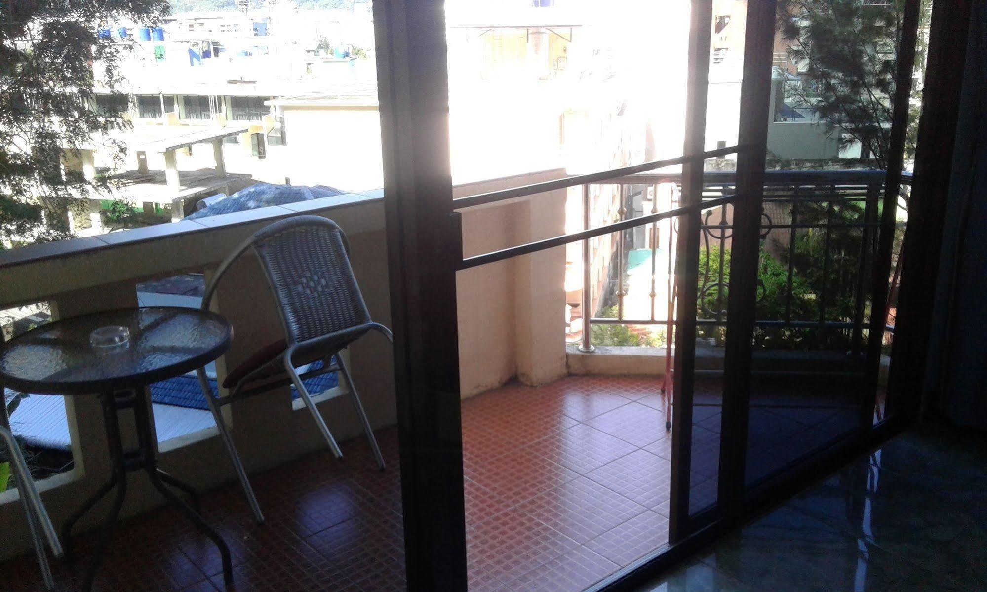 Feng Shui House Hotell Patong Exteriör bild