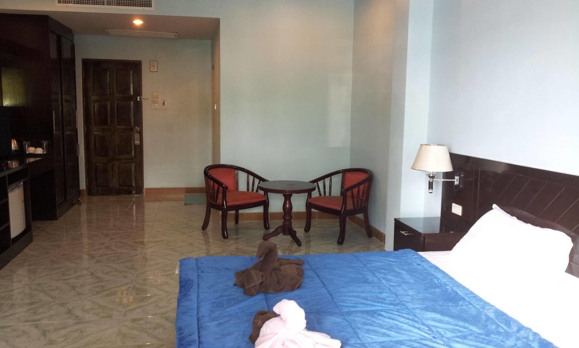 Feng Shui House Hotell Patong Exteriör bild