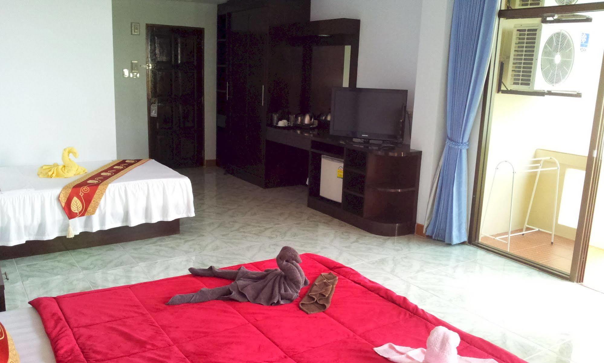 Feng Shui House Hotell Patong Exteriör bild