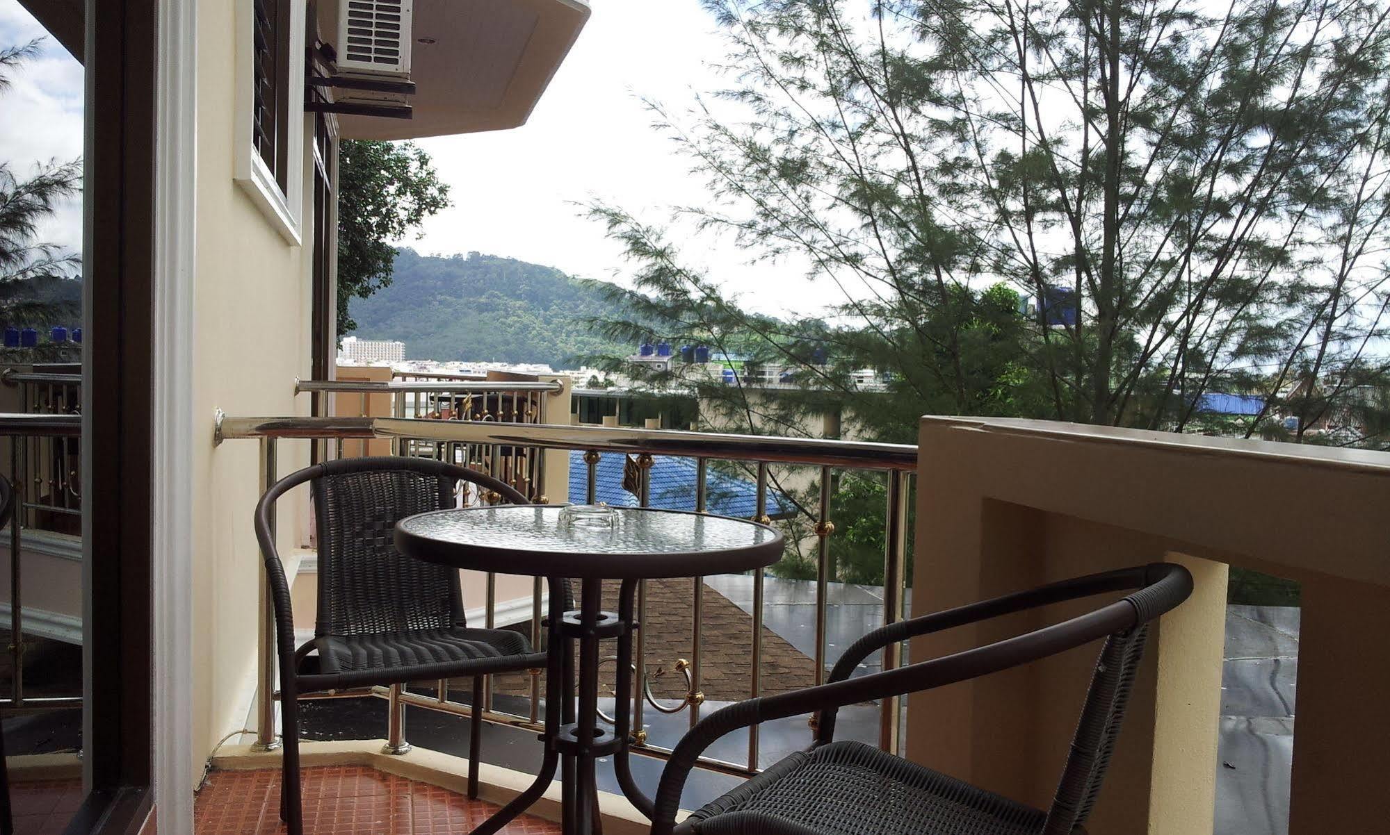 Feng Shui House Hotell Patong Exteriör bild